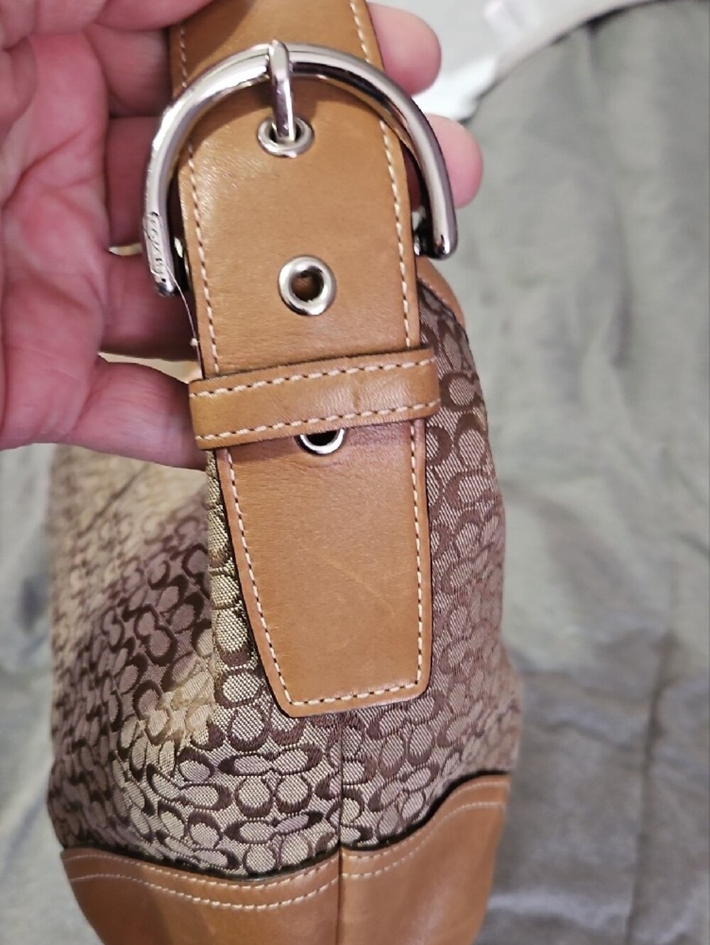 Vintage Coach Signature Canvas Shoulder Bag in Brown and Tan EUC - Picture 9 of 11
